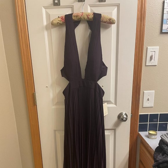 Social Graces Women's Sleeveless Plunging V-Neck Gown Size 10 - Picture 3 of 7